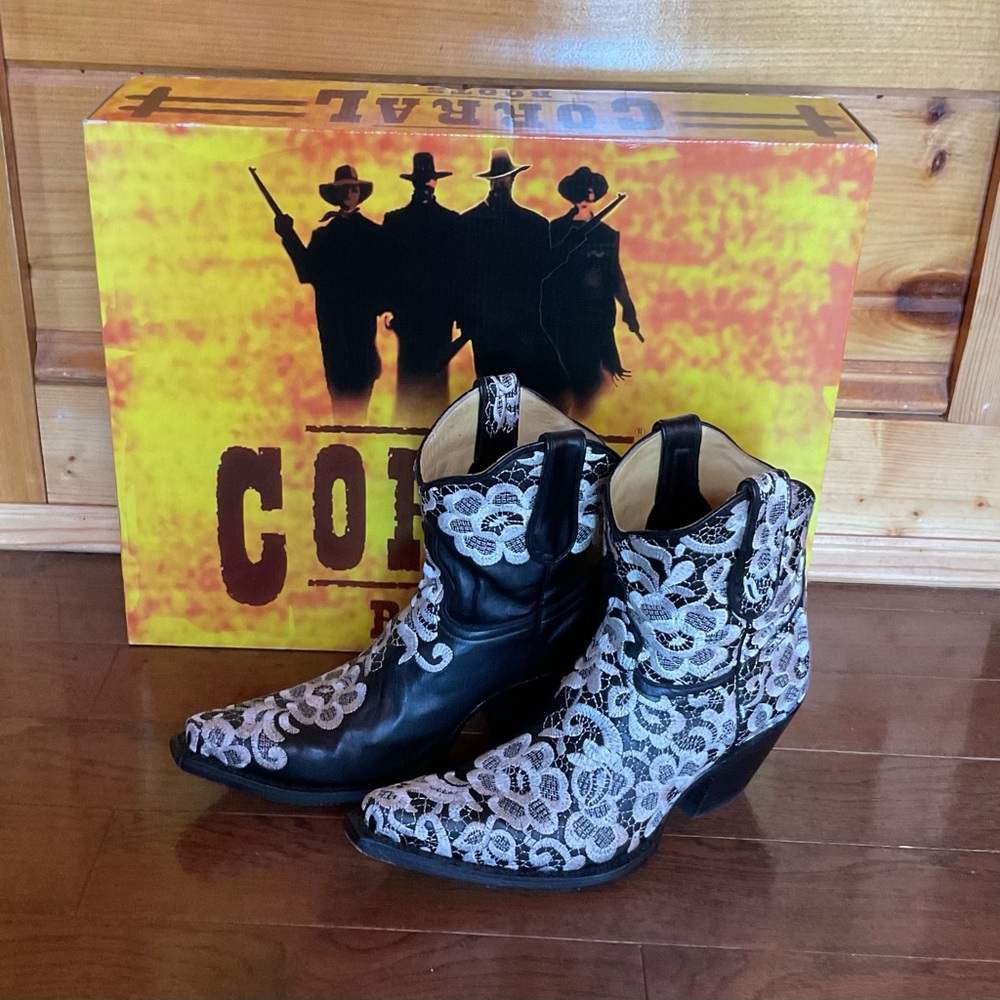 Corral  Short Floral Lace Boot Size 8